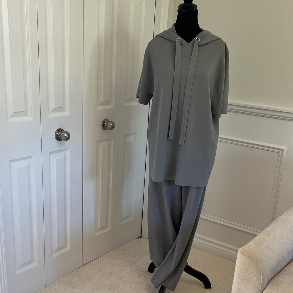 HUGO Gray Two-Piece Hooded Top and Wide-Leg Pants